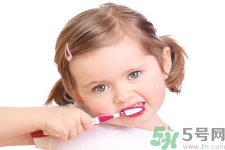 寶寶口腔潰瘍?cè)趺崔k？治療寶寶口腔潰瘍方法有什么？