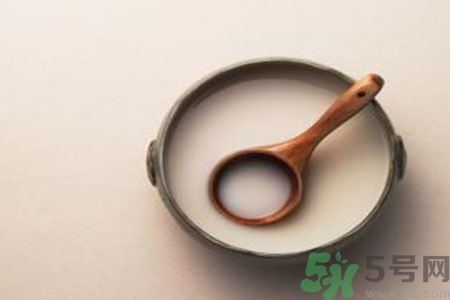 米酒變黃了是什么原因？米酒變黃了還能吃嗎？