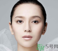 為什么眉心總是長痘痘？眉心長痘痘怎么回事？