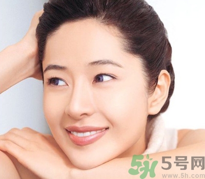 為什么眉心總是長痘痘？眉心長痘痘怎么回事？