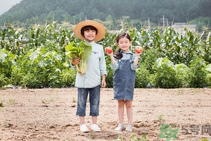 8歲男孩標(biāo)準(zhǔn)身高體重是多少？8歲女生標(biāo)準(zhǔn)身高體重是多少？
