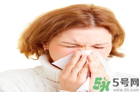 怎么樣用生理鹽水清洗鼻腔？用生理鹽水清理鼻腔的方法？