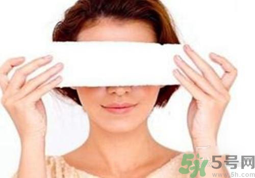 眼睛腫了用冷水敷還是熱水敷？眼睛腫了怎么辦？