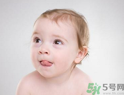 寶寶吃什么對(duì)頭發(fā)好？寶寶頭發(fā)發(fā)黃怎么辦？