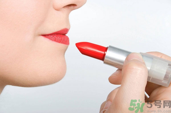 唇色淺用什么顏色的口紅？涂什么顏色的口紅最自然？