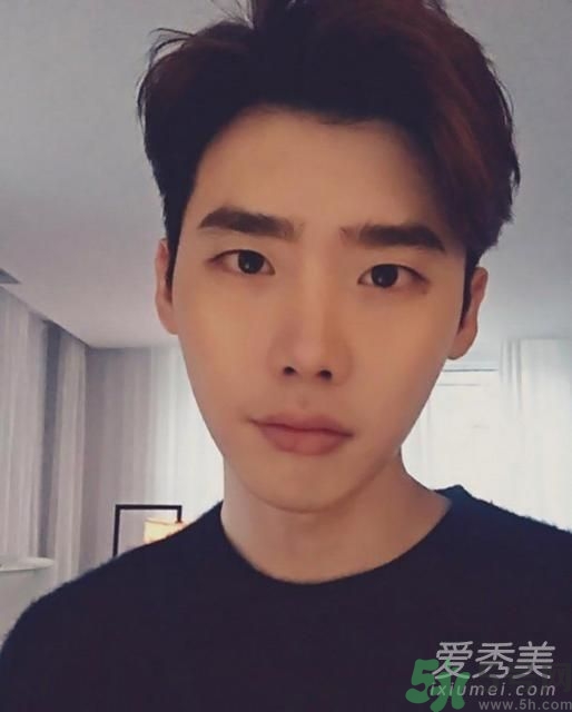 李鐘碩發(fā)型是什么？姜哲發(fā)型是什么？