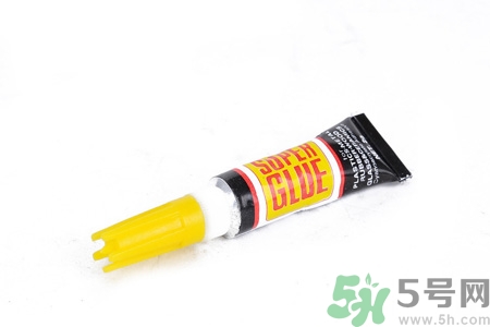 502膠水怎么洗？如何祛除衣服上的膠水？