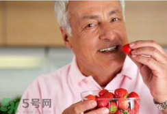 老年人骨質(zhì)疏松吃什么好？骨質(zhì)疏松應(yīng)該如何預(yù)防？