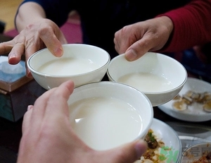 喝糯米酒能豐胸嗎？喝米酒能護(hù)膚嗎？