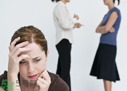 社交恐懼癥的原因及表現(xiàn)？如何治療社交恐懼癥？