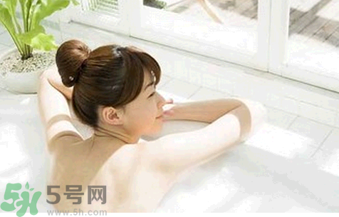 剖腹產(chǎn)后多久可以洗澡？剖腹產(chǎn)后洗澡正確的洗澡方法及注意事項