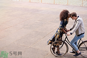 女生喜歡成熟的男生嗎？女生喜歡成熟穩(wěn)重的類型嗎？