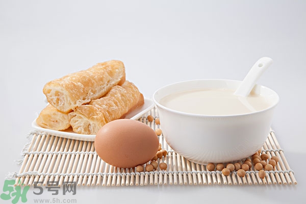 豆奶粉結(jié)塊還能喝嗎？豆奶粉分層還能喝嗎？
