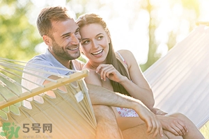 女生喜歡成熟的男生嗎？女生喜歡成熟穩(wěn)重的類型嗎？