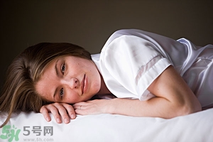 女生趴著睡對(duì)乳房好嗎？女生趴著睡對(duì)胸部有什么壞處？