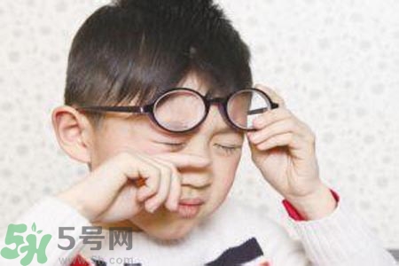 近視眼的發(fā)病因素？近視眼的并發(fā)癥有哪些？