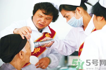 白內(nèi)障的護理措施是什么？白內(nèi)障的飲食護理有哪些？
