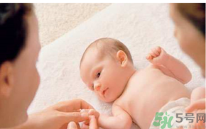寶寶長(zhǎng)奶蘚怎么回事？寶寶長(zhǎng)奶蘚怎么辦？