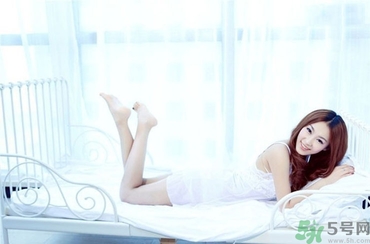 初一女孩能穿情趣內(nèi)衣嗎？初中女生應(yīng)該穿什么內(nèi)衣？
