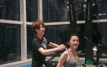 女生去健身房怎么穿衣服？女生去健身房穿什么鞋？