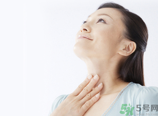 秋季嗓子干癢咳嗽是怎回事？秋季嗓子干癢咳嗽怎么辦？