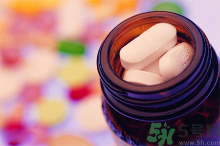 運(yùn)動(dòng)員感冒一天吃6片抗生素需要注意什么？抗生素吃多了會(huì)怎么樣？