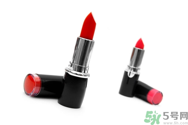 皮膚黑涂什么顏色口紅好看？皮膚白涂什么顏色的口紅？