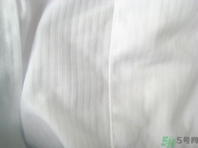 衣服長(zhǎng)黑點(diǎn)怎么洗掉？衣服上長(zhǎng)霉點(diǎn)怎么去除？