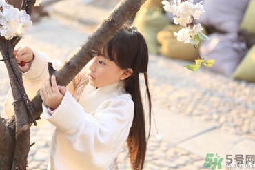 11歲女孩胸部發(fā)育正常嗎？11歲女生的標(biāo)準(zhǔn)胸圍是多少？