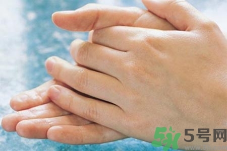 ?手指關(guān)節(jié)疼痛的危害？如何緩解手指關(guān)節(jié)疼痛？