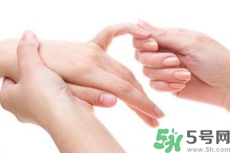 ?手指關(guān)節(jié)疼痛的危害？如何緩解手指關(guān)節(jié)疼痛？
