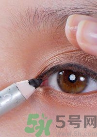 眼線怎么畫好看圖解？單眼皮怎么畫眼線好看？