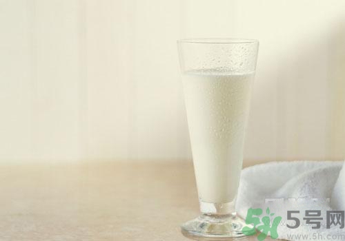 晚上喝純牛奶會長胖嗎？純牛奶什么喝比較好？