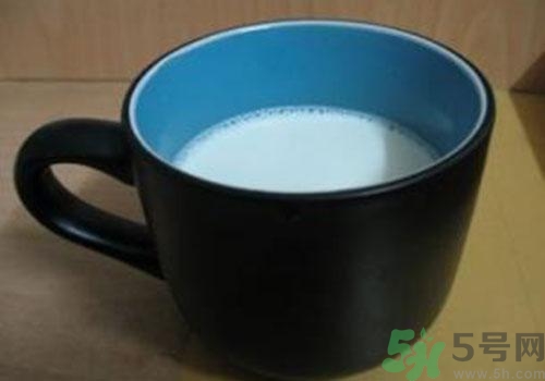 喝純牛奶會上火嗎？喝純牛奶有什么壞處？