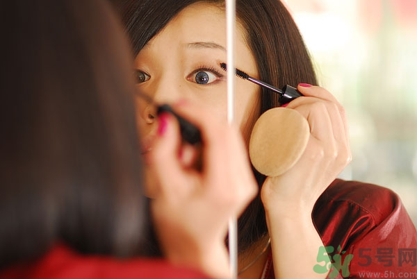 眼影可以當(dāng)眉粉用嗎？眼影可以當(dāng)鼻影用嗎？