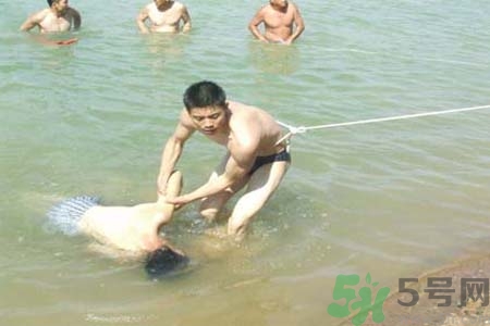溺水怎么辦？溺水如何自救？