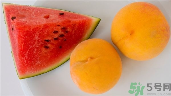 凍成冰的西瓜能吃嗎？吃西瓜拉肚子是怎么回事？