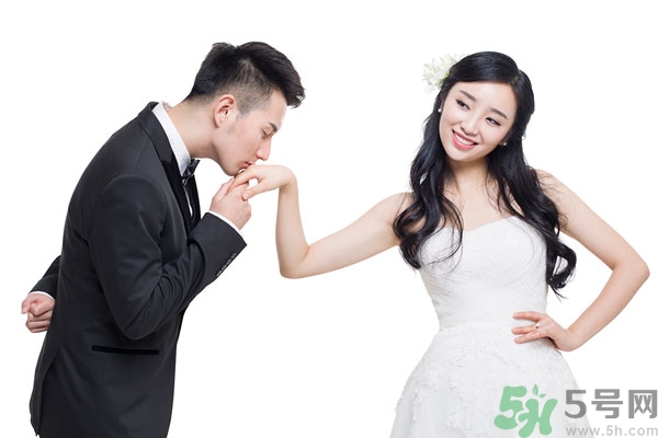 第一次接吻怎么接？和男生接吻沒感覺怎么辦？