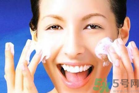 太陽(yáng)穴長(zhǎng)痘是怎么回事？太陽(yáng)穴長(zhǎng)痘的原因是什么？
