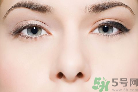 鼻子兩側(cè)長痘的原因是什么？如何去除鼻子兩側(cè)的痘？