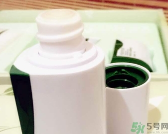 韓后茶蕊嫩白系列適合什么膚質(zhì)？韓后茶蕊baby白適合敏感肌嗎？