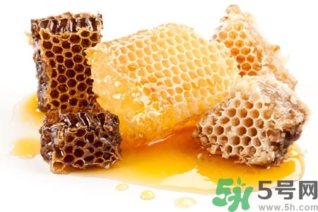 蜂蜜不能和什么一起吃？哪些人不能吃蜂蜜？