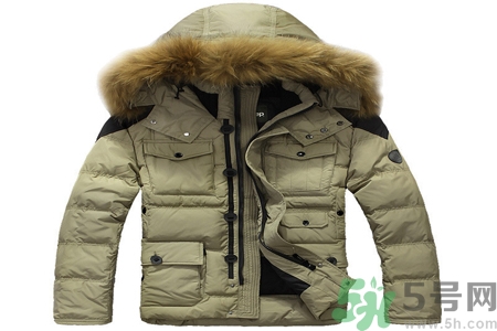?羽絨服可以用洗衣機(jī)洗嗎？羽絨服上油漬怎么洗？