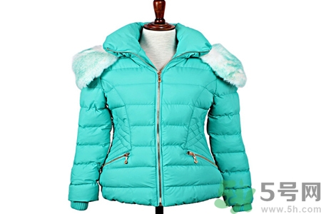 ?羽絨服可以用洗衣機(jī)洗嗎？羽絨服上油漬怎么洗？