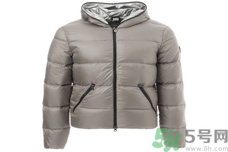 ?羽絨服可以用洗衣機(jī)洗嗎？羽絨服上油漬怎么洗？