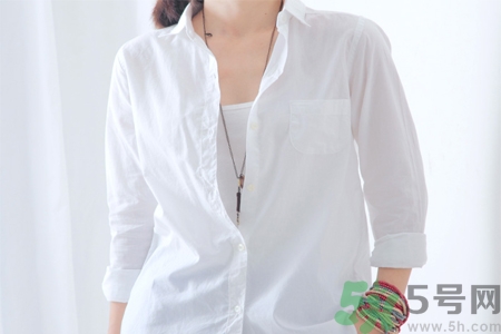 白衣服被染色怎么辦？衣服染色去除小竅門