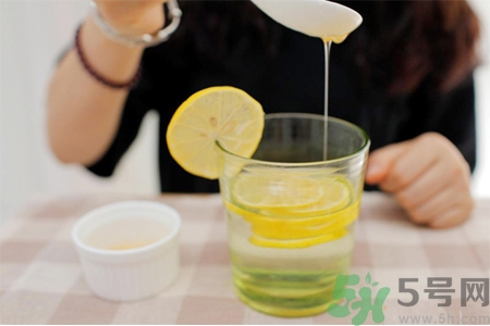 早晨空腹喝蜂蜜水好嗎？蜂蜜水什么時候喝好？
