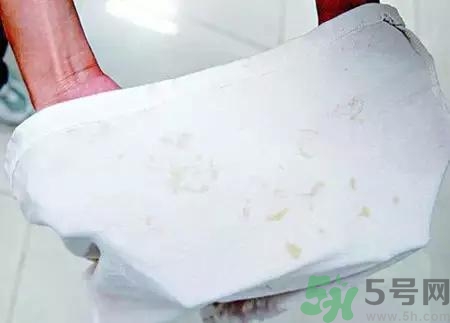 石榴水弄衣服上怎么洗？石榴汁怎么清洗？