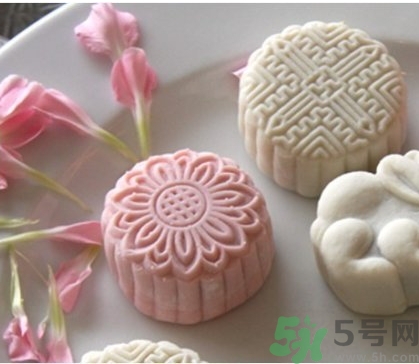 冰皮月餅和冰淇淋月餅有什么區(qū)別？冰皮月餅和冰淇淋月餅?zāi)膫€(gè)好吃？