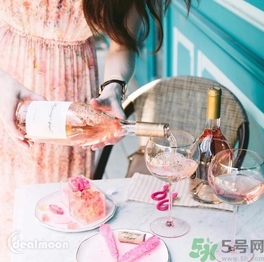 玫瑰紅酒軟糖哪里買(mǎi)？玫瑰紅酒小熊軟糖多少錢(qián)？